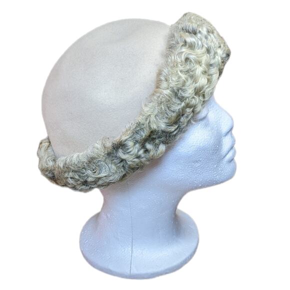 Vintage fur trimmed cap hat beige and gray with Schuster's hat box - Picture 3 of 10